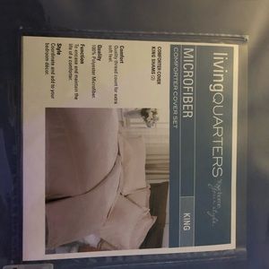 King comforter and king shams (2)